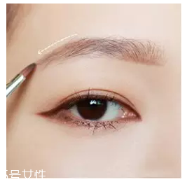 眉粉怎么畫眉毛好看？這么用眉妝超完美
