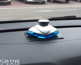 汽車香水座怎么加香水？用滴管注入原瓶