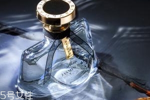 香水噴太多了怎么辦？用濕毛巾擦拭