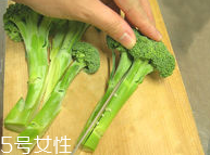 花椰菜怎么切？把整莖切掉最好炒