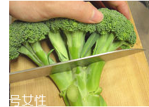 花椰菜怎么切？把整莖切掉最好炒