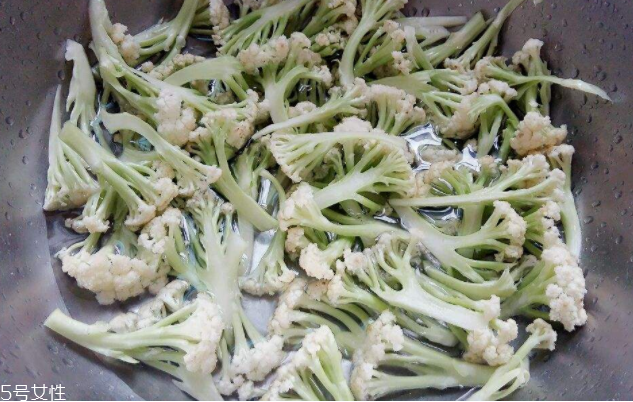 花椰菜怎么切？把整莖切掉最好炒