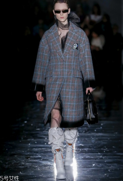 prada2018秋冬系列好看嗎_款式有哪些？