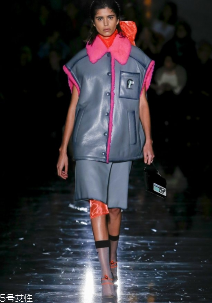 prada2018秋冬系列好看嗎_款式有哪些？