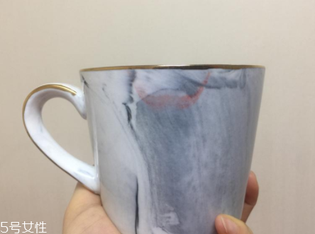 阿瑪尼401和402哪個(gè)好看？401黃皮摯愛