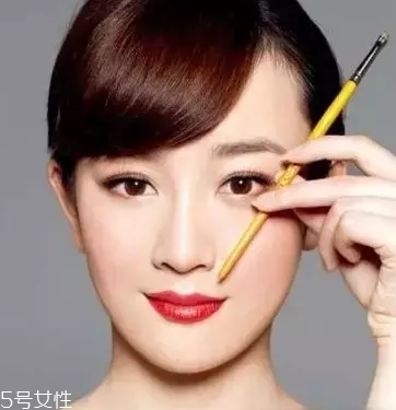怎么化標(biāo)準(zhǔn)眉？三點(diǎn)法打造親和眉形