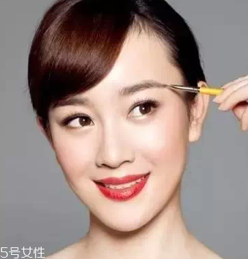 怎么化標(biāo)準(zhǔn)眉？三點(diǎn)法打造親和眉形