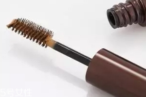 染眉膏和眉筆哪個(gè)好用？染眉膏適合濃眉