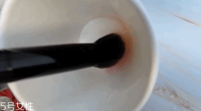 曼丹保濕卸妝水怎么樣？防水口紅卸不掉