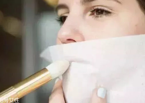 定妝粉用刷子好還是用粉撲好？新手用粉撲