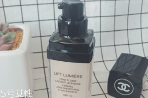香奈兒粉底液哪款好？緊顏煥彩粉底液干皮救星