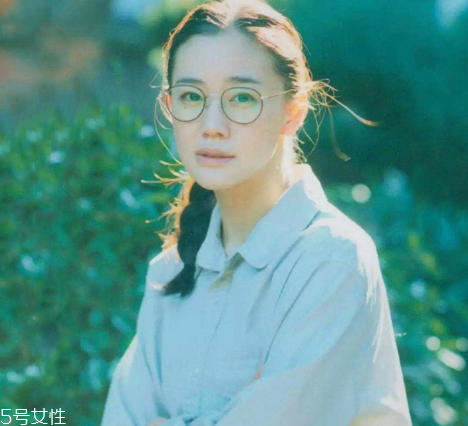鹽系女生怎樣穿搭？清新無(wú)公害的鄰家女孩