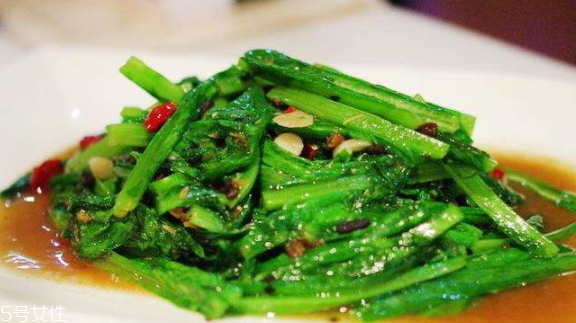 油麥菜怎么涼拌好吃？加點麻醬調(diào)味