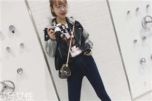 牛仔褲和休閑褲哪個(gè)好看？各有各的特色