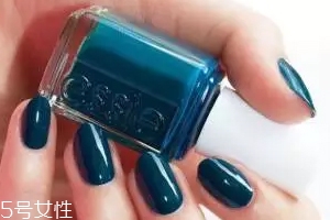 綠色指甲油顯手黑嗎？反光深綠色適合黃皮