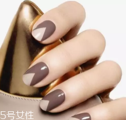 綠色指甲油顯手黑嗎？反光深綠色適合黃皮