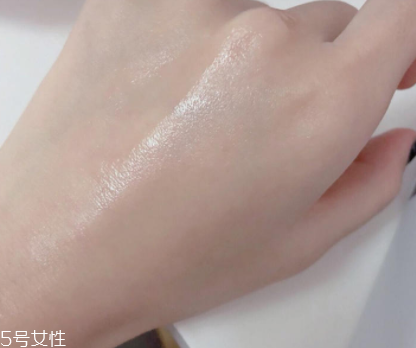 chanel山茶花保濕精華水好用嗎？補(bǔ)水底妝神器