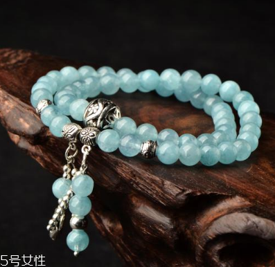 藍(lán)水晶手鏈多少錢？普通的百元以內(nèi)