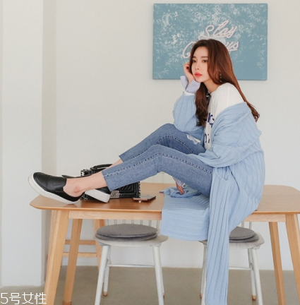 淺藍色毛衣怎么搭配？簡約配色彰顯氣質(zhì)