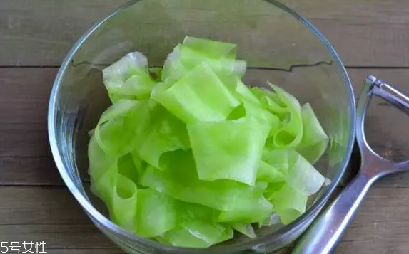 萵筍生吃好還是熟吃好？煮熟后維生素含量大大降低