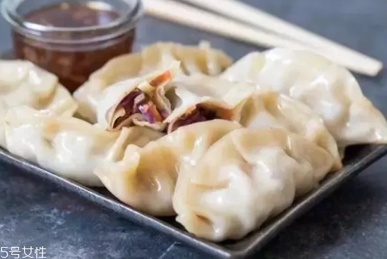 餃子餡可以放雞精嗎？會危害健康
