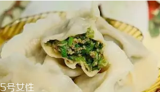 餃子餡先放水還是先放油？油是最后放的調(diào)料
