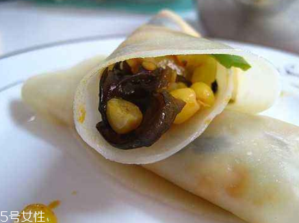 搟餃子皮怎么轉(zhuǎn)圈？借用巧力才能轉(zhuǎn)圈成圓