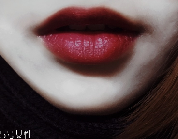 唇部顏色深用什么口紅？chanel絲絨口紅62號(hào)不怕唇深