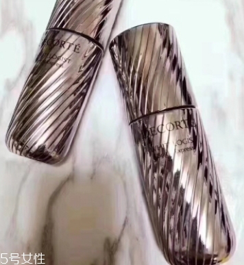 曲酸可以白天用嗎？曲酸可以和vc一起用嗎