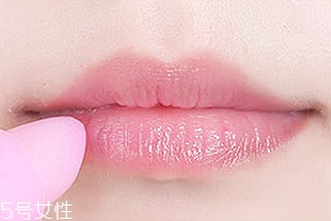 變色潤唇膏有害嗎？好的品牌孕婦都能用