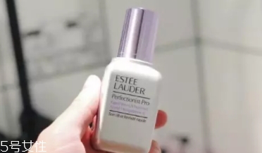 雅詩蘭黛線雕精華和小棕瓶哪個好？一起使用效果佳
