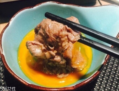 壽喜鍋生雞蛋怎么吃？壽喜燒蘸生雞蛋最美味