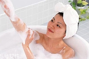 后背長痘痘怎么治？這四招讓你擺脫戰(zhàn)痘路