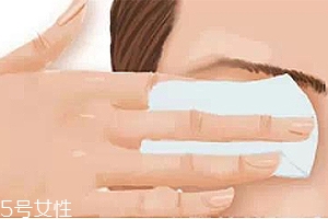 卸眼妝眼睛刺痛怎么辦？5款溫和不刺激的眼部卸妝推薦