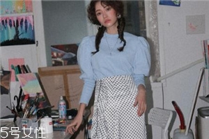 波點(diǎn)裙搭配什么上衣？復(fù)古混搭風(fēng)女王
