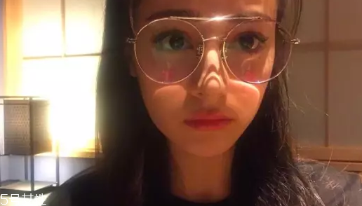 戴眼鏡怎么化妝好看？這么化妝比戴美瞳還美貌