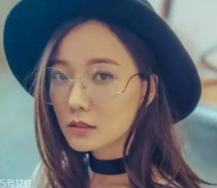 戴眼鏡怎么化妝好看？這么化妝比戴美瞳還美貌
