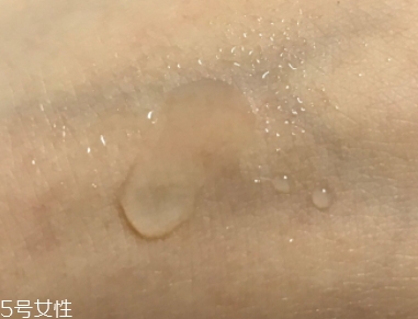 純露可以當(dāng)噴霧嗎？隨時為你補(bǔ)充水分