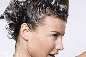 頭發(fā)干燥用什么護(hù)發(fā)素？滋潤(rùn)保濕型