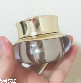 面霜可以當(dāng)眼霜嗎？年輕肌膚可以少量用