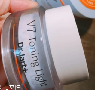 面霜和素顏霜可以同時(shí)用嗎？面霜用量不要太多