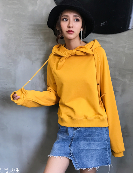 春天穿什么樣的衛(wèi)衣好看？春日百變衛(wèi)衣穿搭