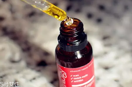 玫瑰果油怎么涂效果最好？搓熱再用加速吸收