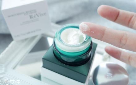 revive光采再生更新眼霜怎么樣？低調(diào)有內(nèi)涵的貴婦眼霜