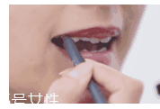 裸色衣服配什么顏色口紅？橙色口紅顯氣色