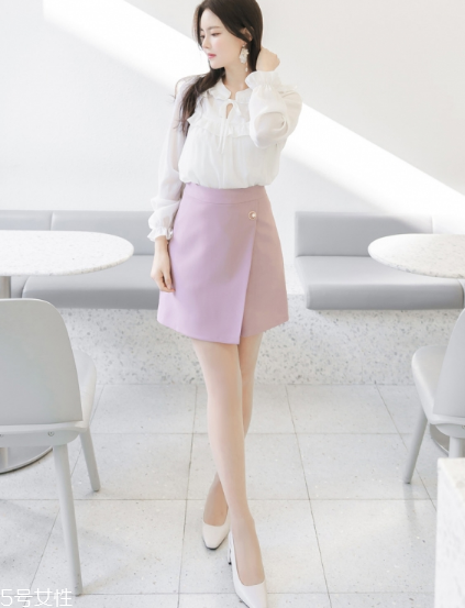 粉色短裙配什么鞋子？少女感爆棚穿搭