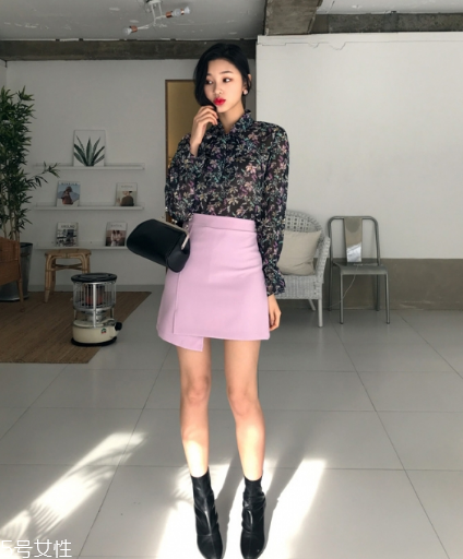 粉色短裙配什么鞋子？少女感爆棚穿搭