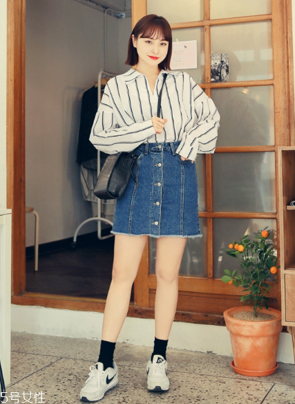 牛仔短裙搭配什么鞋？瞬間變身萌萌少女