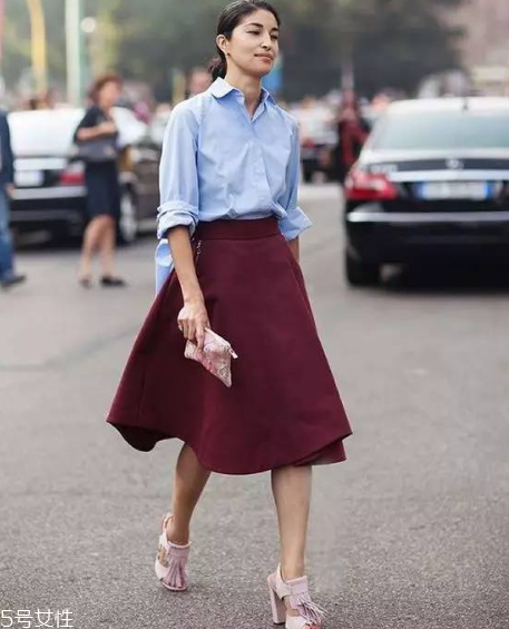 春天穿什么顏色衣服顯白？不要總是黑白灰