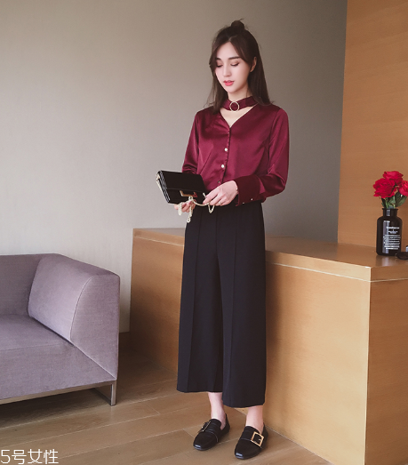春天穿什么顏色衣服顯白？不要總是黑白灰